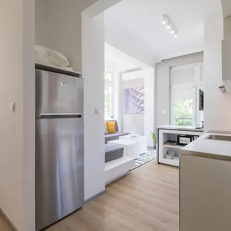 Bluewaveplace - Contemporary In Center Of