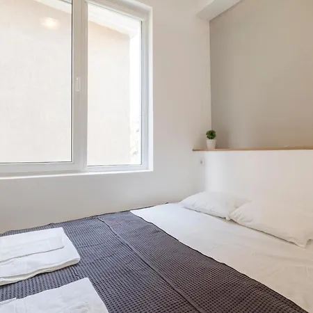 Bluewaveplace - Contemporary In Center Of 아파트