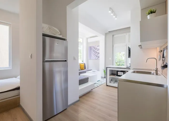 Bluewaveplace - Contemporary In Center Of